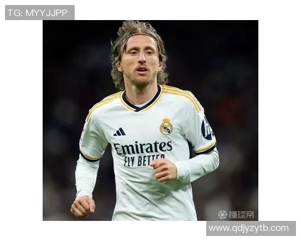 退役三字足球明星的传奇人生与赛场背后的故事